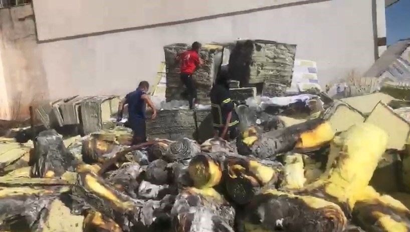 yalitim malzemeleri deposunda yangin hrXKRbO5