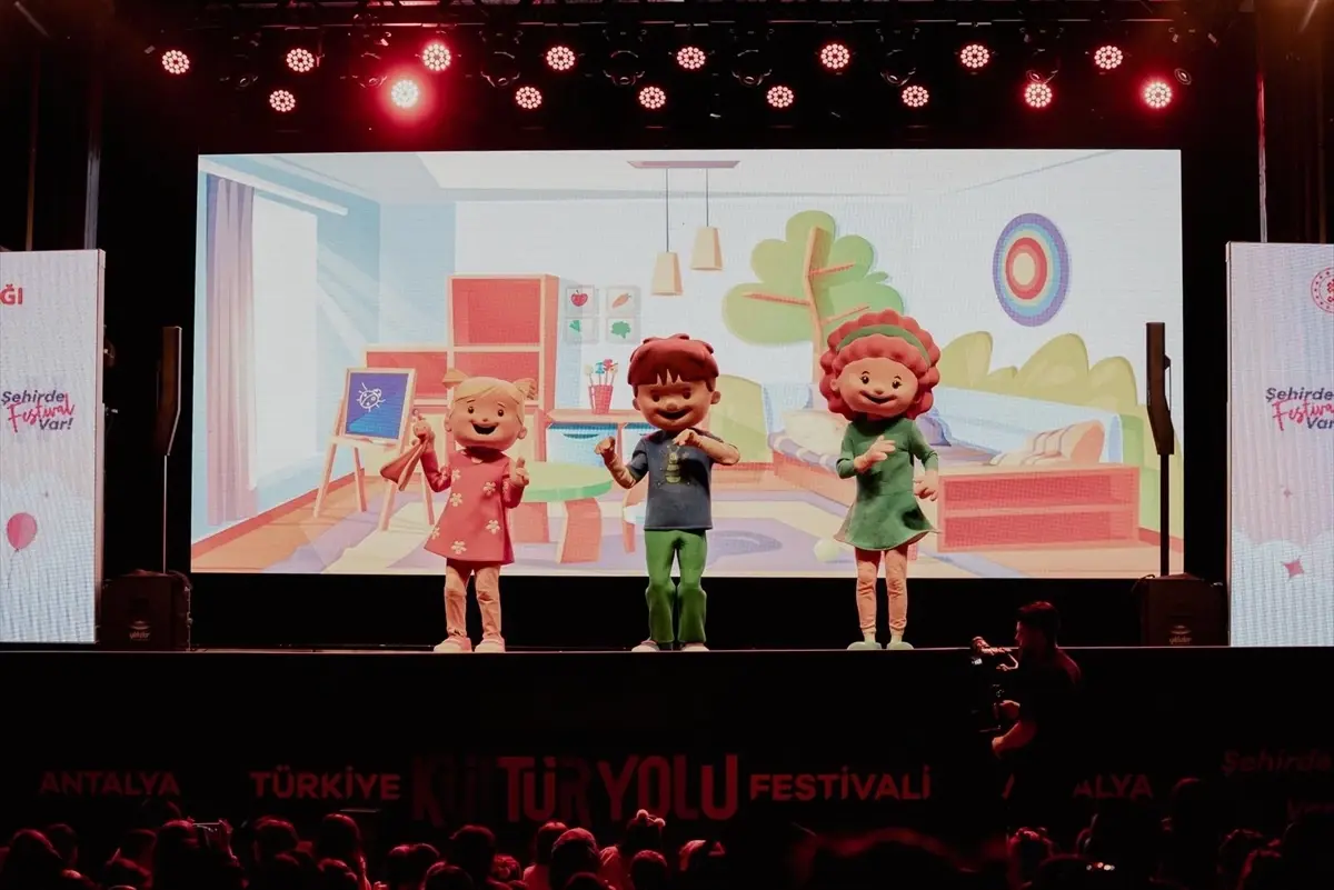 antalya kultur yolu festivali sanatla bulustu 2lvd2IaS.jpg