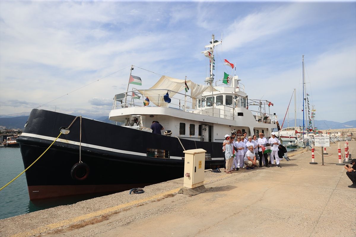 Gazze’ye Yardım Götüren ‘Family’ Teknesinin Finike Marinası’na Varışı