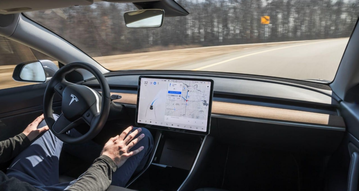 Tesla Otopilot Özelliğini Hollanda’da Kaldırdı