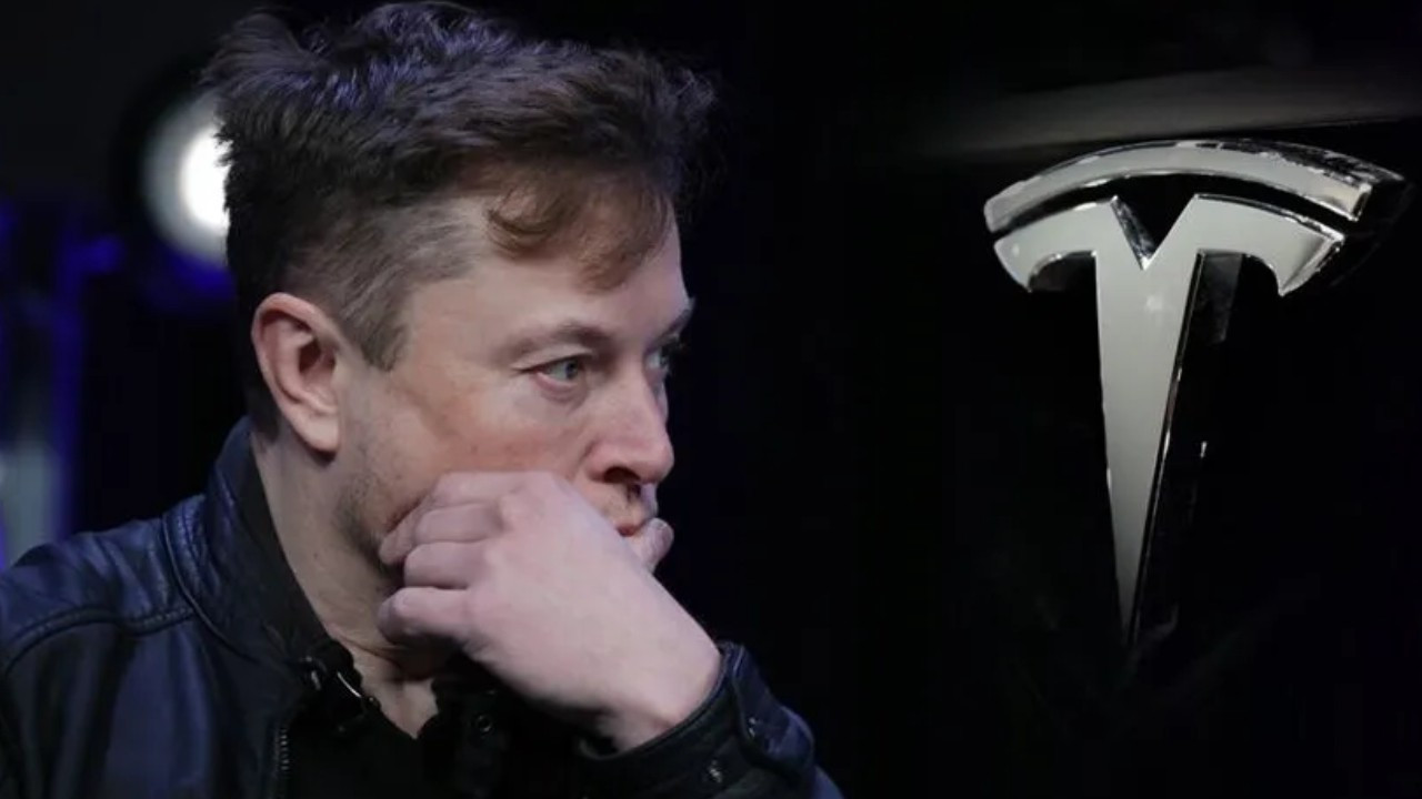 Elon muskin en zor yili sirketleri kan kaybederken itiraf etti KFswKcWR