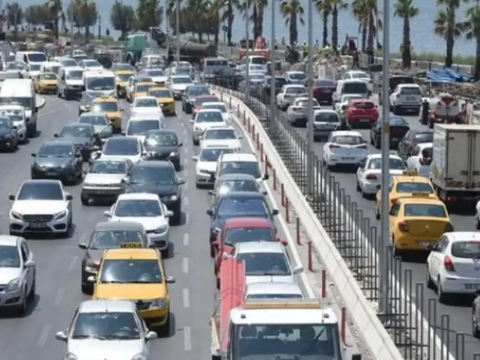 Izmirde trafik artiyor Bnj1rvfT