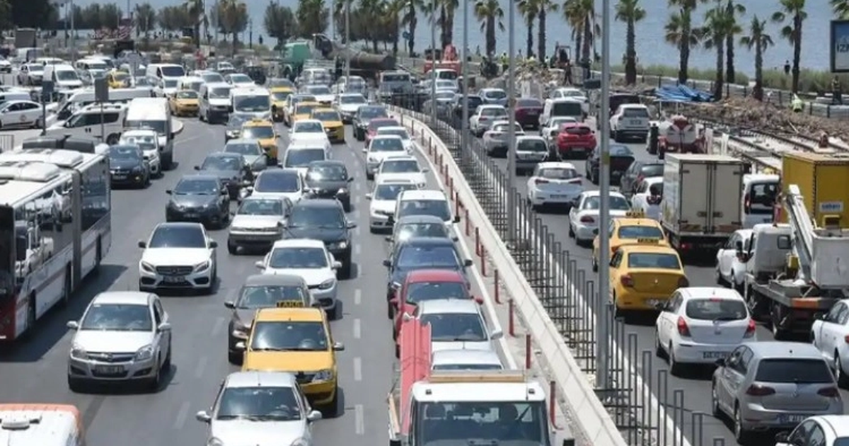 Izmirde trafik artiyor Bnj1rvfT